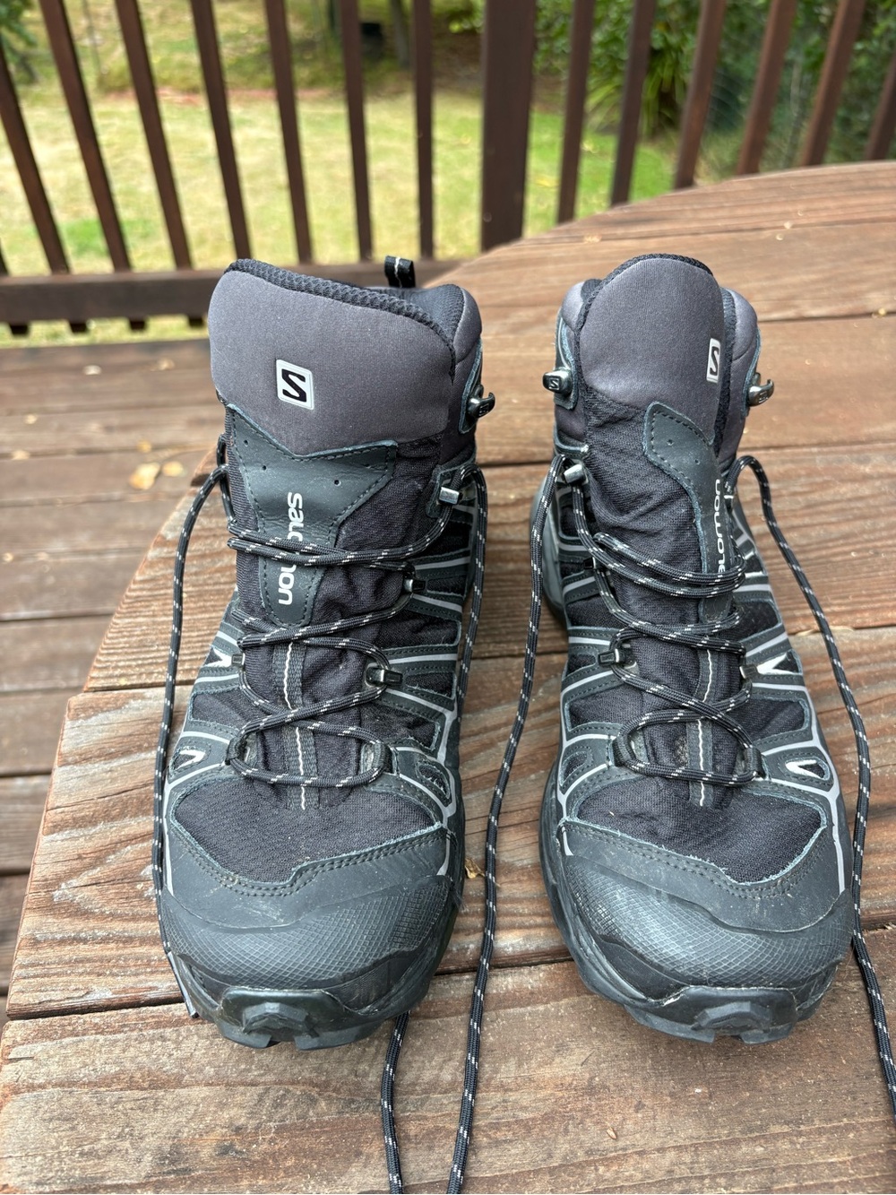 Salomon Men's Black Trail-Ready Hiking Boots.  Size 10